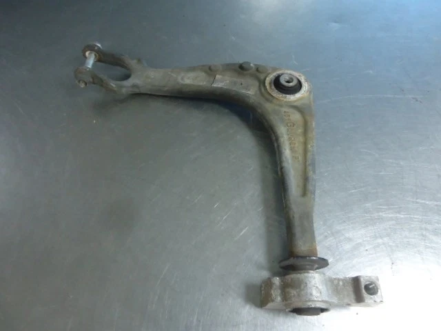 BRAS DE SUSPENSION AVANT GAUCHE (TRIANGLE) Peugeot 407 SW (6E) 2007 #164242 - Photo 1/1