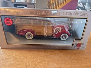 1939 Chevy Master Deluxe Woody Wagon Trailer Motor City Classics - 1:18 - Red - Picture 1 of 8