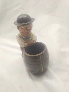 Figura de madera tallada de hombre con barril de colección palillo de dientes o soporte de fósforo cabeza bobs - Imagen 1 de 6