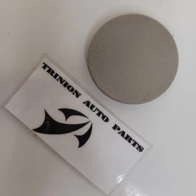 2002-2004 Jeep Liberty Assento Frontal Parafuso Tampa Claro Taupe Único (1) Fabricante de Equipamento Original - Imagem 1 de 3