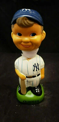 NEW YORK YANKEES VINTAGE LOOK LITTLE BOY BOBBLEHEAD E Foto 1 de 4