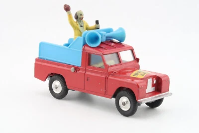 CORGI TOYS * LAND ROVER 109 W.B * CHIPPERFIELDS PUBLIC ANNOUNCER * 1:43  - Bild 1 von 4