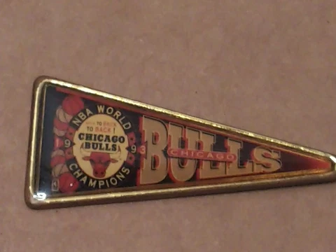 1993 Back-to-Back-to-Back 3-Peat NBA Champions Chicago Bulls Pennant Pin Jordan Cover