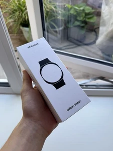 ✅️ Samsung Galaxy Watch 8 40mm Sports band Graphite Brand New Sealed - Picture 1 of 5