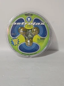 Astrojax V-Max schwingender Ball Spielzeug gelb 2003 Active People Spinmaster NEU VERSIEGELT - Bild 1 von 2