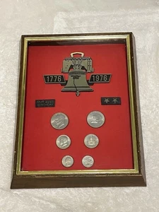1776-1976 US Bicentennial USA Wood Framed Coin Set Mint D Two Sets - Bild 1 von 14