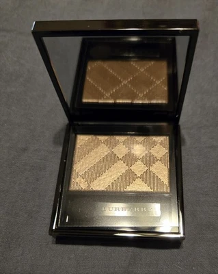 BURBERRY Eye Colour Wet & Dry Silk Shadow 0.06 oz , Nude No.002 -  New in Box - Image 1 of 4