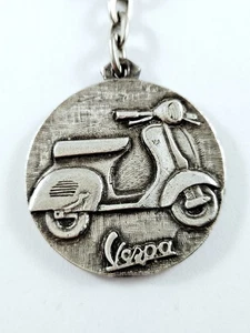 PORTE-CLES - VESPA PIAGGIO APE Original Vintage 1960s - Métal Argenté Garages - Foto 1 di 3