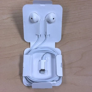 GENUINE Apple EarPod Headphone Earphones Earbuds A1748 Lightning for iPhone iPad - Picture 1 of 8