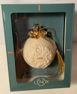 Vintage Lenox Ornament 1996 Annual Holiday Ball Wreath Gold Bow Original Box - Picture 1 of 3