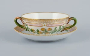 Royal Copenhagen Flora Danica bouillon cup with saucer in hand-painted porcelain - Picture 1 of 7
