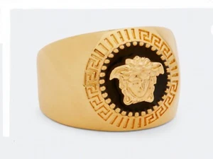 Neu im Karton Damen oder Herren Versace Ring Medusa Kopf Logo. Schwarz & warmer Goldton - Bild 1 von 16