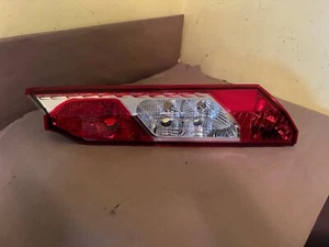 Luz trasera derecha Transit Connect lado del pasajero nueva chip pequeño en el borde 14+ - Imagen 1 de 17