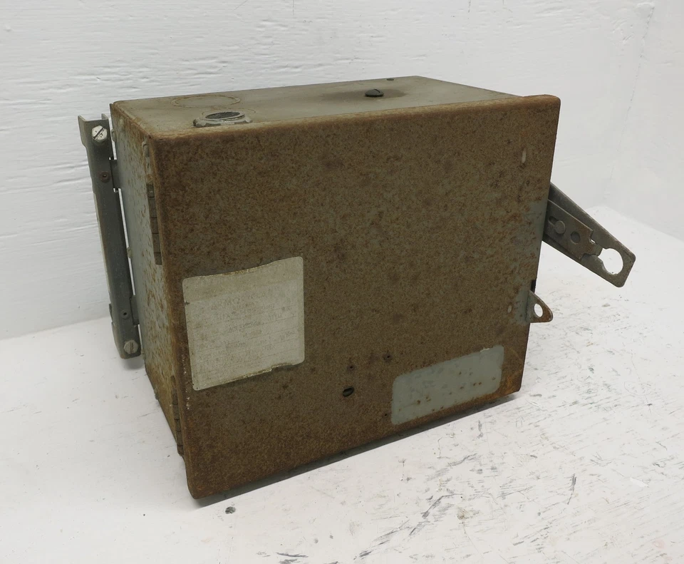 通用电气 AC133ED4G 30A 480V 断路器总线插头装甲包车道开关 3PH 3W 30 安培 — 第 1/4 张图片