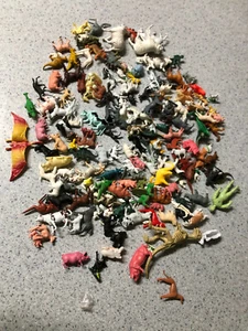Lot of 1kg Vintage and Assorted Farm Animals Dinosaurs Toys Plastic Barn Pets - Picture 1 of 5