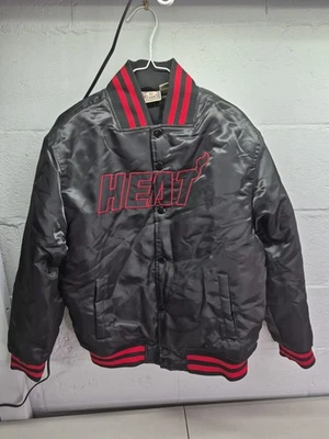 Chaqueta Miami Heat Mitchell & Ness Hardwood Classics satinada a presión negra para hombre XL Foto 1 de 4