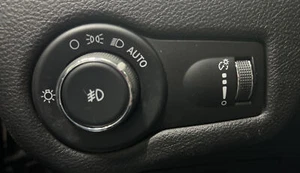 Jeep Cherokee 2019 interruptor de faros y bisel - Imagen 1 de 1