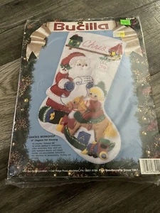 Bucilla Schmuck Filz Weihnachtsstrumpf Kit Santa's Workshop 83010 18" 1993 - Bild 1 von 5