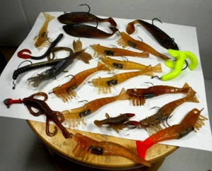 lotto misto vintage plastica morbida a base elastomero esche da pesca gamberetti pesce vermi - Foto 1 di 11