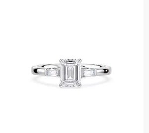 Anillo de compromiso de diamantes cultivados en laboratorio con certificación IGI 950 corte esmeralda de 1,40 quilates - Imagen 1 de 9