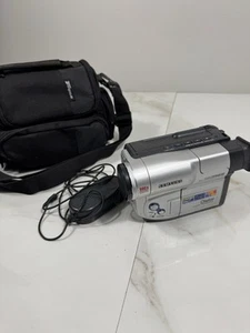 Samsung SCL901 Hi8 8mm Camcorder w/ Targus Bag & Cord - For Parts/Repair - Picture 1 of 8