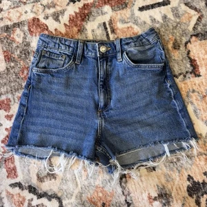 Girl's H&M Cut Off Denim Jeans Shorts Size 12 Adjustable Waist - Picture 1 of 13