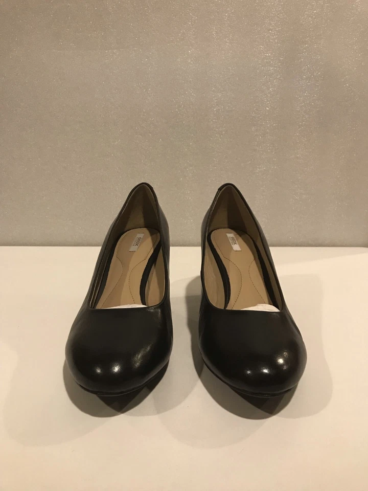 Новый! Кожаные туфли на каблуке с круглым носком GEOX Respira Classic черные - женский размер: 38,5 - Изображение 1 из 4