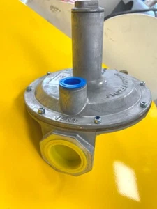 Parts/ Maxitrol 325-7A 10 PSIG MAX Series 1748 Gas Valve/ New - Picture 1 of 15