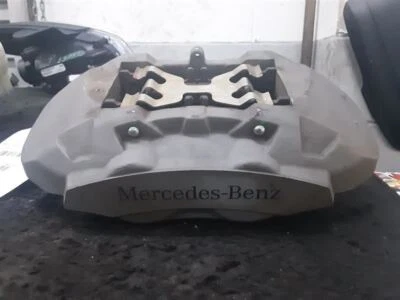 Mercedes Benz E350 2020 pinza de freno delantera lado del conductor Foto 1 de 4