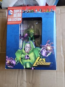 DC Classic Figurine Collection: #20 LEX LUTHOR 'Battle Suit' 2015 Eaglemoss - Picture 1 of 2