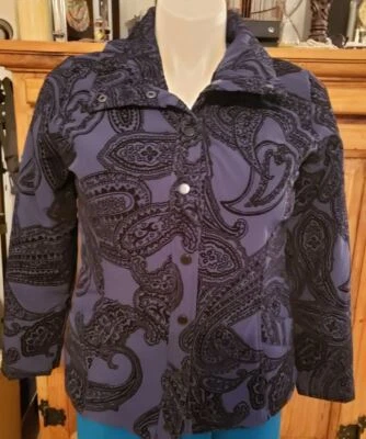 CHICO’S Chaqueta Talla 1 (SM) Azul Marino Negro Paisley Azul Puffer Foto 1 de 4