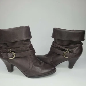 St. John's Bay Womens Brown Boot size 8, heel, zip up - Picture 1 of 9