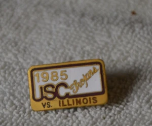 Vintage 1985 USC Trojans vs. ILLINOIS Football Pin - Picture 1 of 2