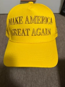 Cappello MAGA ricamato berretto oro Trump parodia Make America Great Again USA - Foto 1 di 4