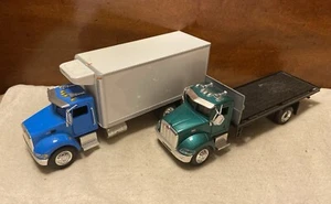 Pair 1:43 Diecast New Ray 335 Peterbilt Refrigerator Box & Tilt Bed Trucks-Loose - Picture 1 of 13