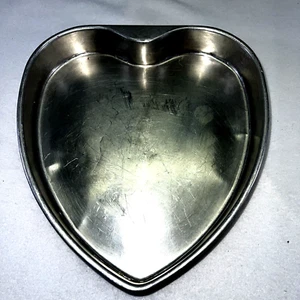 VTG Heart Shaped Cake Pan 8"x1.5" Aluminum Baking Tin Valentines Metal Bakeware - Picture 1 of 11