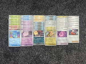 Pokémon Verhüllte Fabel - KOMPLETTES Reverse Holo Set - alle 55 Karten - Bulk Bundle ✅ - Bild 1 von 3
