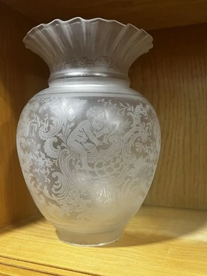 ANCIENNE TULIPE GLOBE  DE LAMPE A PETROLE SIGNE SAINT LOUIS SHADE OIL LAMP - Photo 1/4