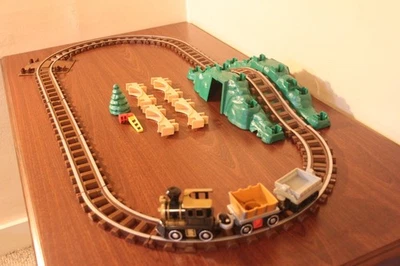Lincoln Logs Train SET Add-On 3 Train Cars 2 Overpass Supports  Tunnel Bridge - Image 1 of 4