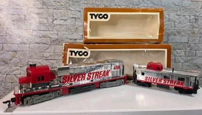VTG TYCO Silver Streak 4301 Locomotive & Caboose Set HO Scale 327-60 Open Box - Image 1 of 4