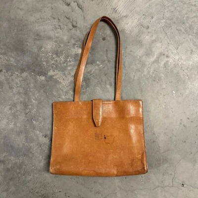 Bolso de mano de cuero Il Bisonte con logotipo en relieve Foto 1 de 4