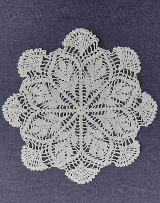 Gehäkeltes Deckchen- Handarbeit - Bild 1 von 2