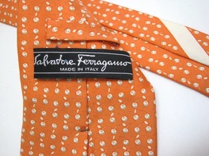 Salvatore Ferragamo Hergestellt in Italien Orange Kirschbeere Neuheit Seidenkrawatte 3,75" - Bild 1 von 7