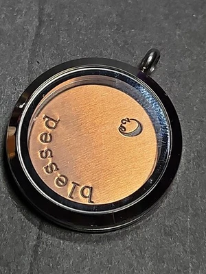 MEDALLÓN CON DIJE FLOTANTE ORIGAMI BÚHO COLGANTE REDONDO TONO PLATEADO Foto 1 de 4