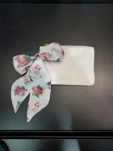 Juicy Couture Kosmetiktasche weiß mit Seidenrosenschleife - Bild 1 von 9