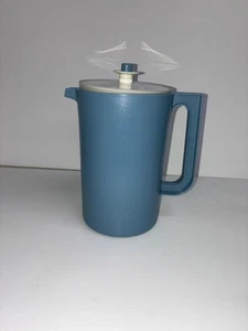 Vintage Tupperware Krug Behälter Kanne 1676 Country blau mit Druckknopf Deckel - Bild 1 von 3