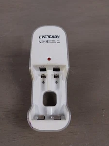 Eveready Battery Charger NiMH AA/AAA Model EV2PC4E - Picture 1 of 7