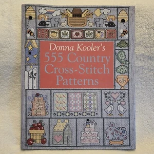 Donna Koolers 555 Country Cross Stitch Patterns Hardback Book 1998 - Foto 1 di 5