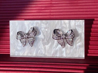 Женские серьги-гвоздики с бантом - Изображение 1 из 4