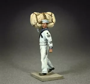 BRITAINS JACK TARS & LEATHERNECKS 13090 U.S. SAILOR IN WHITES WITH SEABAG - Picture 1 of 3